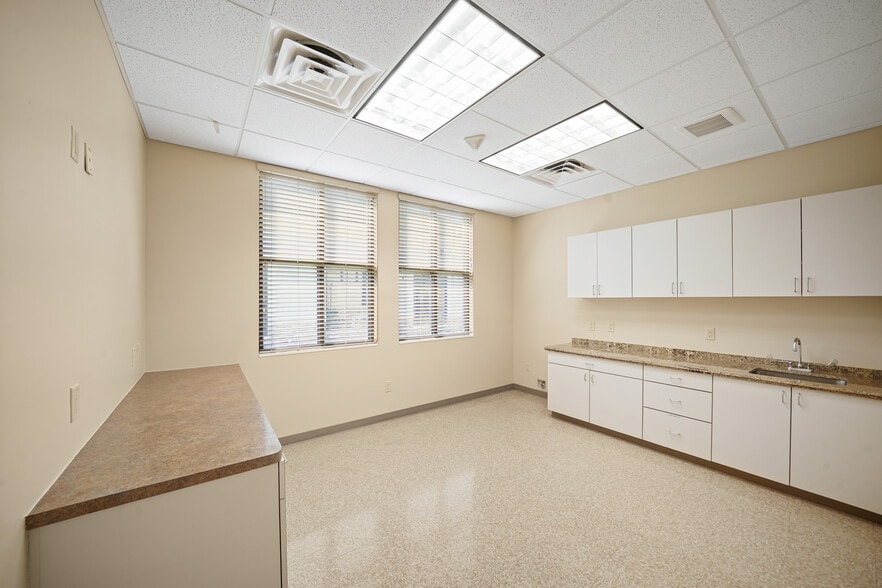 More Photos Of 4626 Riverstone Blvd, Missouri City Medical For Sale