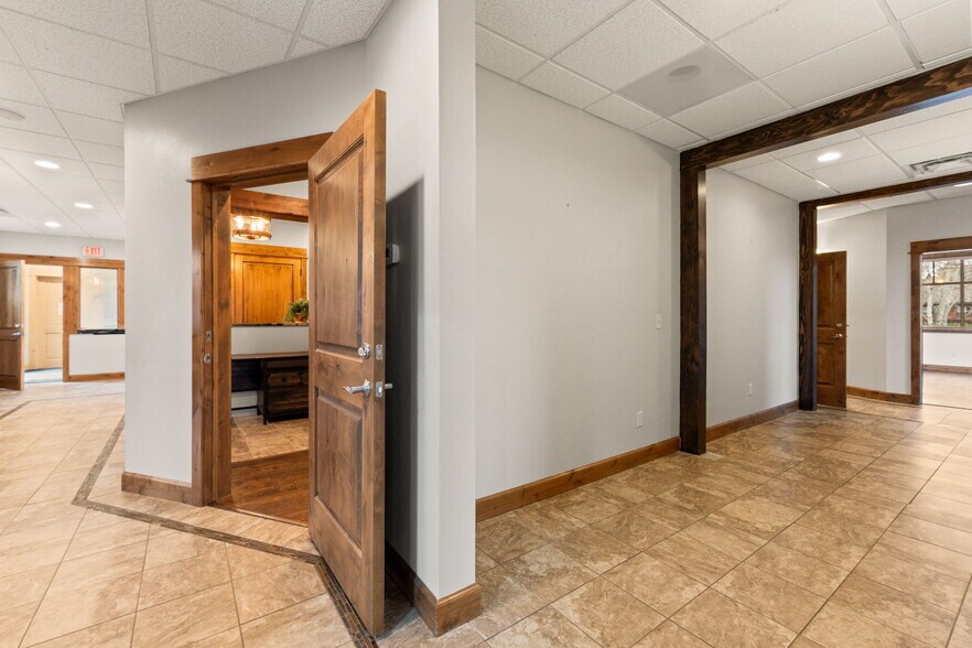 More Photos Of 1940 W Dickerson St, Bozeman Office For Sale
