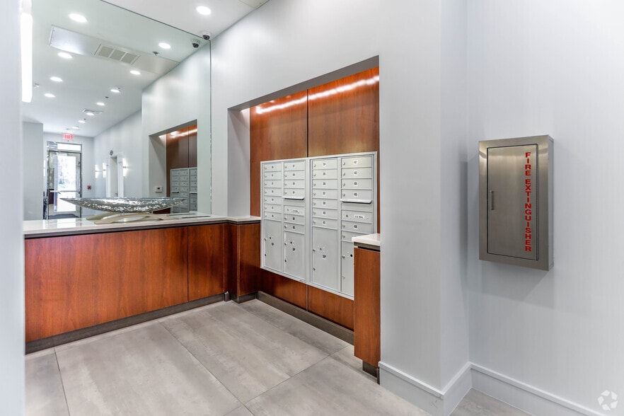 More Photos Of 856 N Old Woodward Ave, Birmingham Apartments For Lease