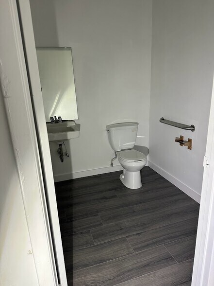 More Photos Of 1469 N Magnolia Ave, Ocala Unknown For Lease