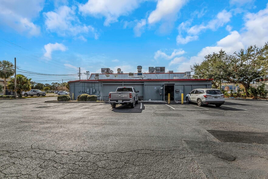 More Photos Of 2901 Tyrone Blvd, Saint Petersburg Restaurant For Sale