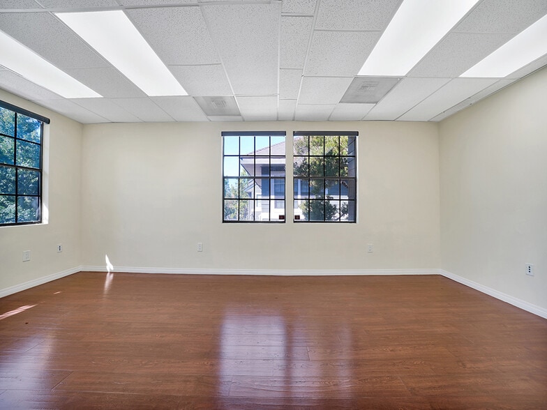 More Photos Of 2900 Bristol St, Costa Mesa Office For Sale