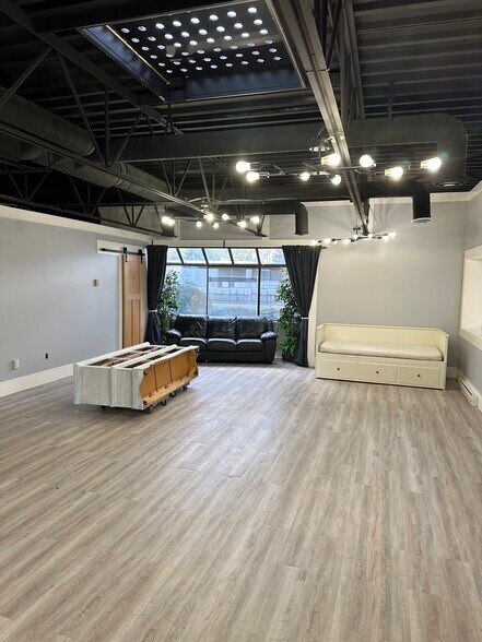 More Photos Of 7550 River Rd, Delta Service For Lease