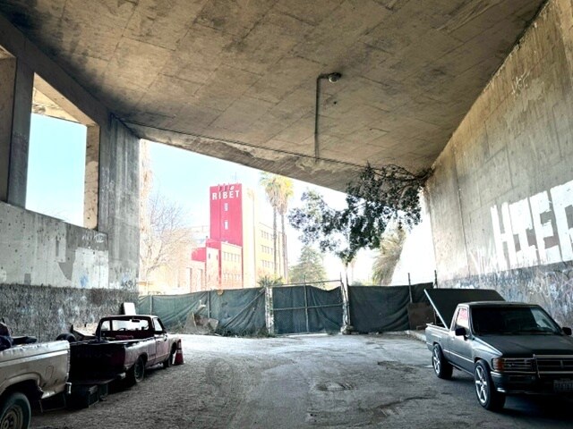 More Photos Of 3001 Delay Dr, Los Angeles Land For Lease