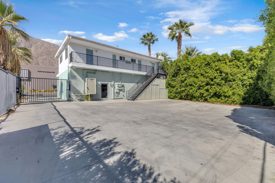 More Photos Of 560-562 S Indian Canyon Dr, Palm Springs Storefront Retail Residential For Lease