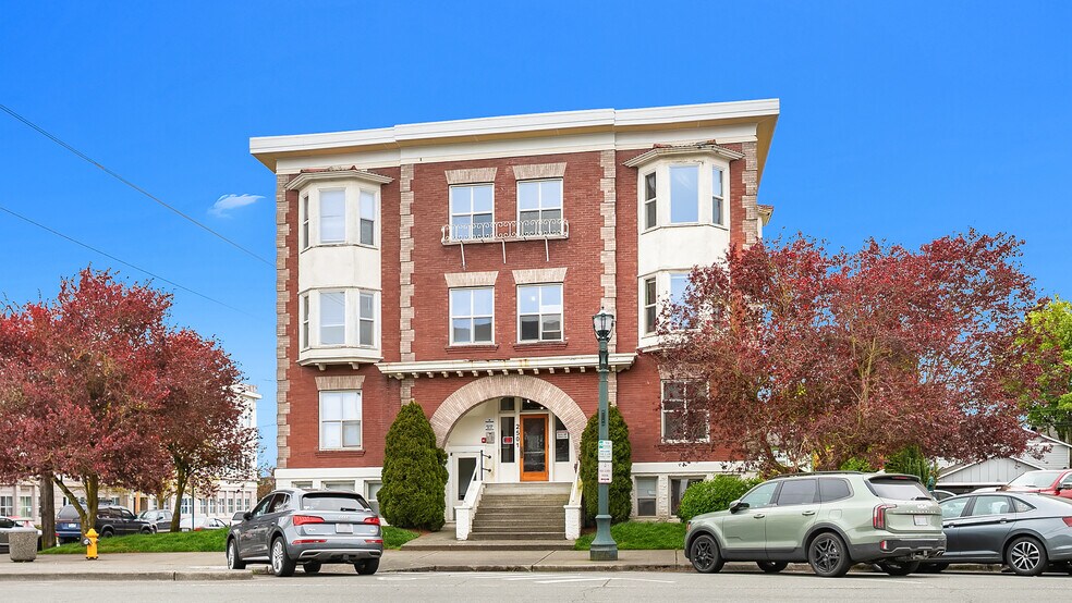 Primary Photo Of 2501 Colby Ave, Everett Apartments For Sale