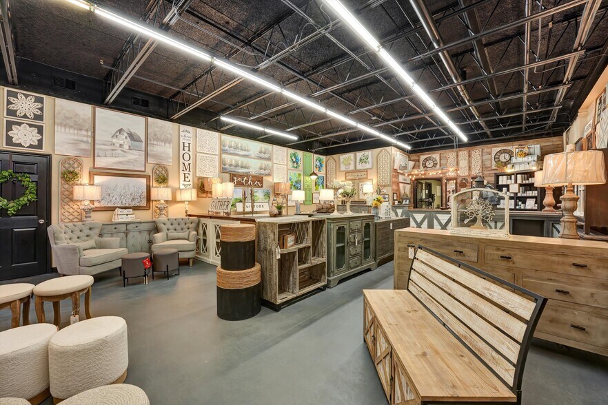 More Photos Of 1904 W Emory Rd, Powell Light Manufacturing For Sale