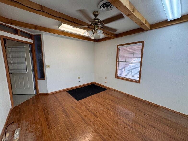 More Photos Of 2210 W Marland St, Hobbs Warehouse For Sale
