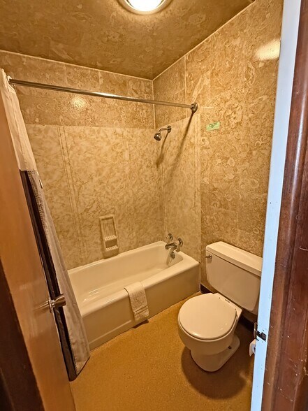 More Photos Of 1202 Castle Rock St, Quinter Hotel For Sale