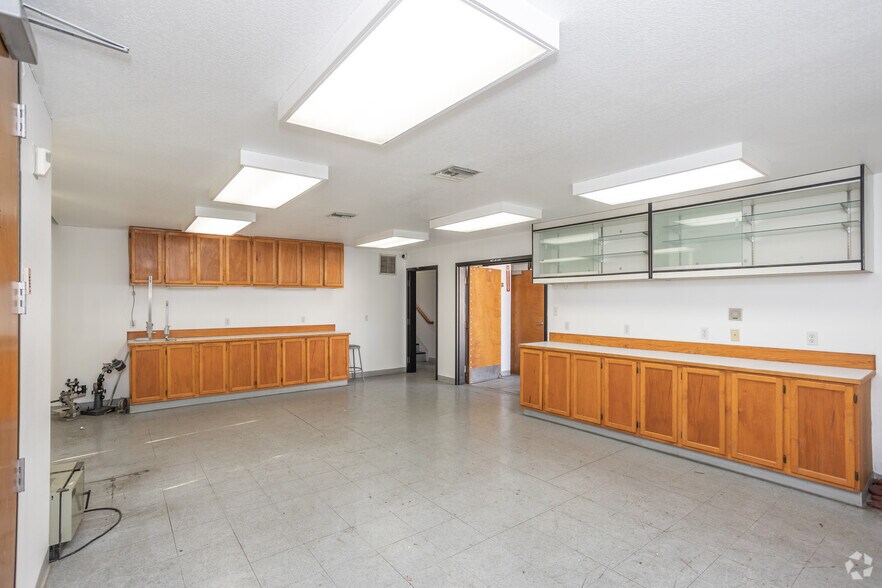 More Photos Of 23671-23675 Via Del Rio, Yorba Linda Light Manufacturing For Sale