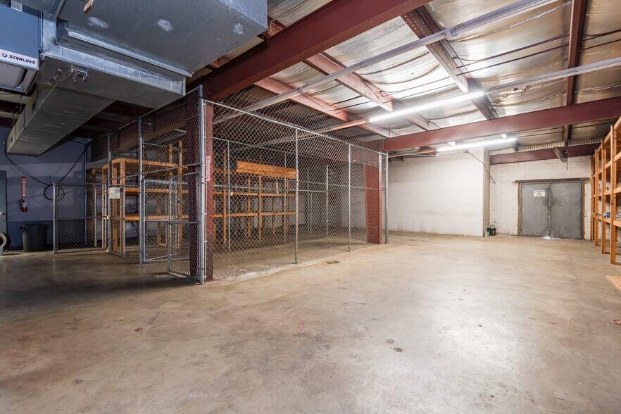 More Photos Of 106 Restoration Park Dr, Medway Service For Lease