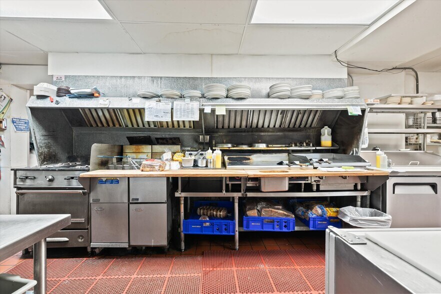 More Photos Of 6290 S Martin Rd, New Berlin Restaurant For Sale