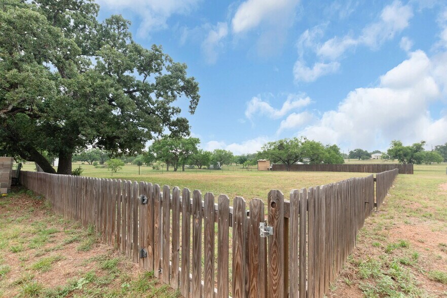 More Photos Of 310 Cortez Trl, Buchanan Dam Trailer Camper Park For Sale