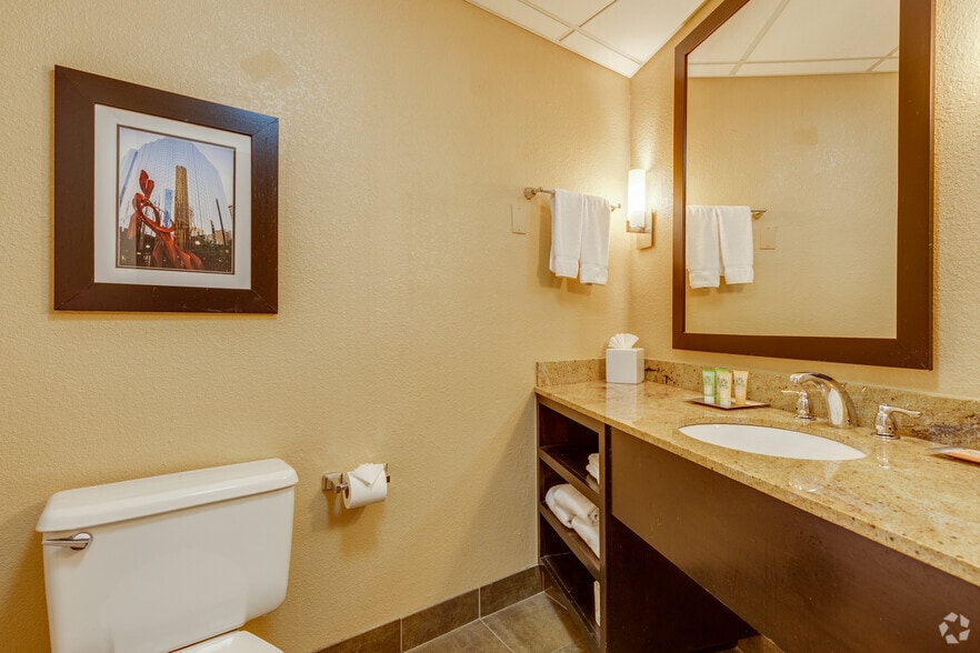 More Photos Of 2101 S Meridian Ave, Oklahoma City Hotel For Sale