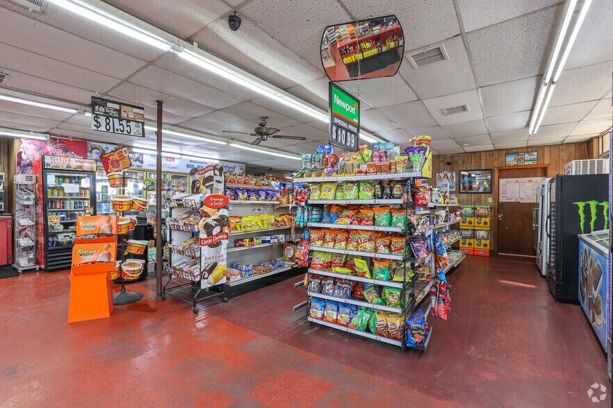More Photos Of 401 W Broadway St, Altus Convenience Store For Sale