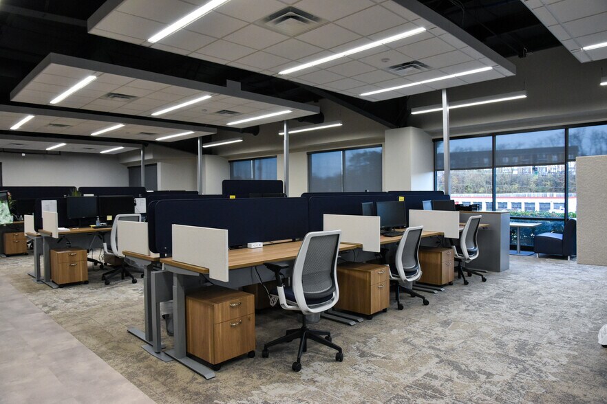 More Photos Of 3825 Electric Rd, Roanoke Storefront Retail Office For Lease