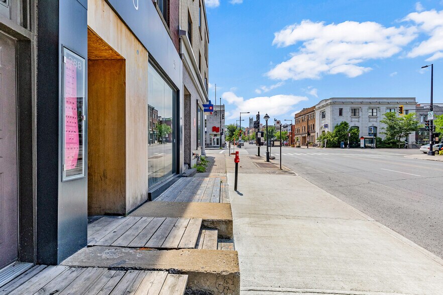 More Photos Of 284-288 Laurier O, Montréal Storefront Retail Residential For Lease