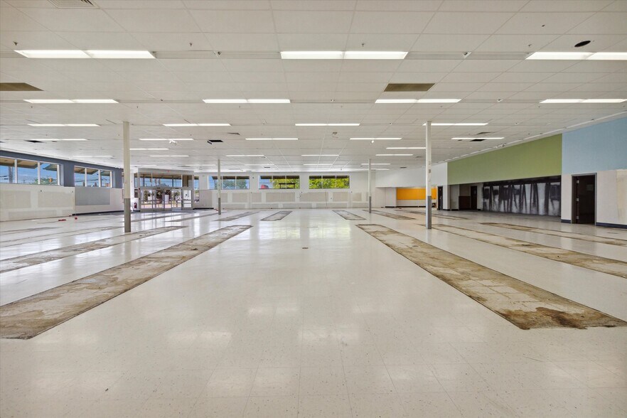 More Photos Of 1420 Wright Ave, Alma Drugstore For Sale