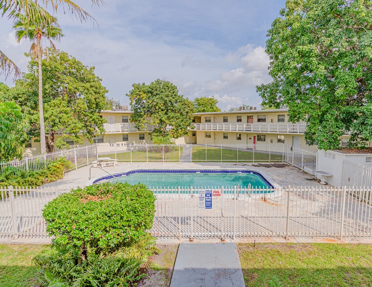 More Photos Of 15201 Memorial Hwy, Miami Apartments For Sale