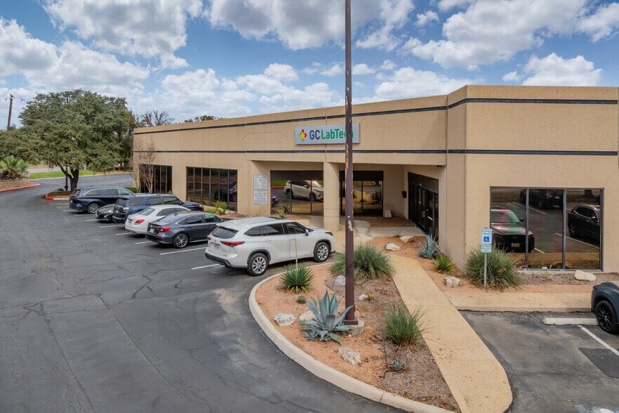 More Photos Of 459-599 Spencer Ln, San Antonio Unknown For Lease
