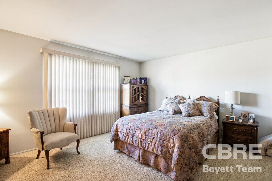 More Photos Of 6504 Woodley Ave, Van Nuys Apartments For Sale