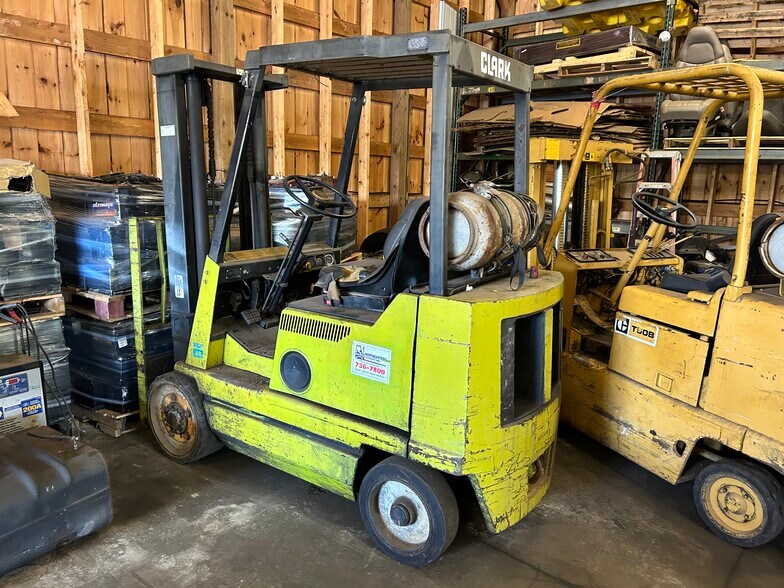 More Photos Of 55 Hall Rd, Londonderry Auto Repair For Sale