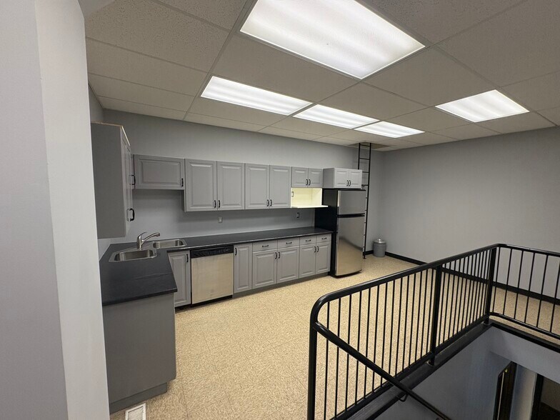 More Photos Of 10271 279 St, Acheson Manufacturing For Lease