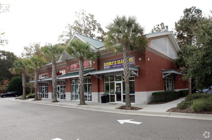 More Photos Of 1109-1125 Park West Blvd, Mt Pleasant Unknown For Lease