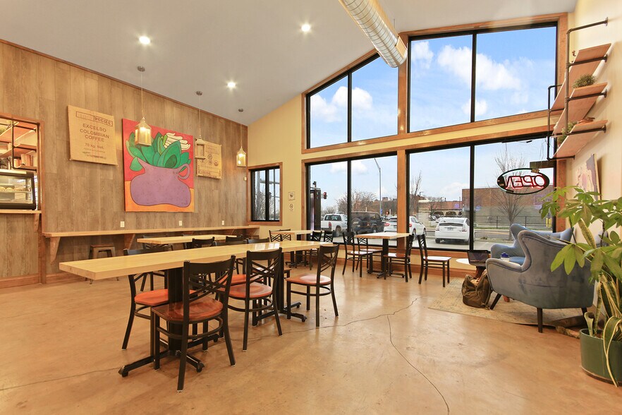 Primary Photo Of 1009 N Providence Rd, Columbia Restaurant For Lease