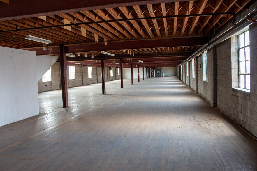 More Photos Of 1224 Mill St, Jasper Manufacturing For Lease