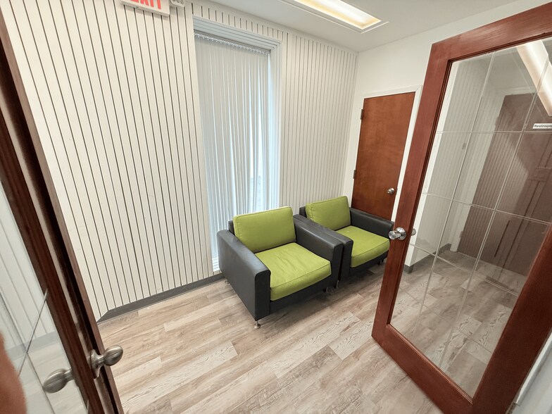 More Photos Of 80 E Old Country Rd, Mineola Office For Lease