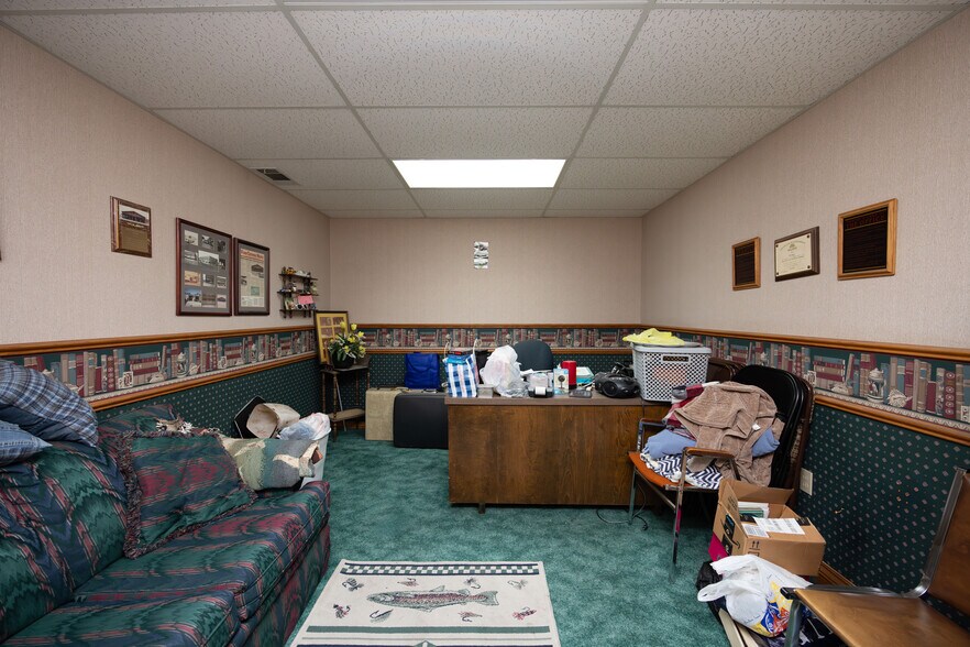 More Photos Of 300 W Grand Ave, Ponca City Freestanding For Sale