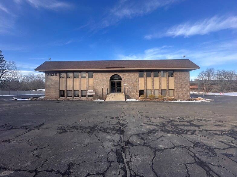 More Photos Of 2335 Burton St Se, Grand Rapids Medical For Lease