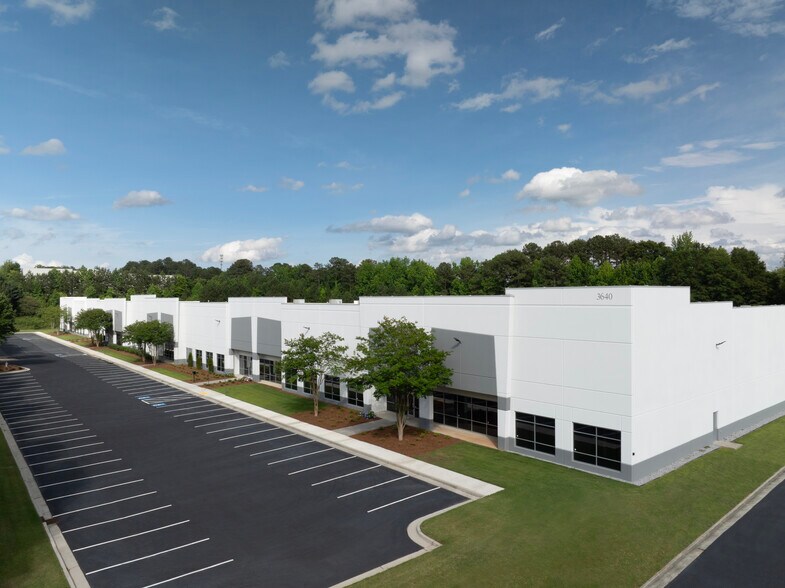 More Photos Of 3640 Royal South Pky, Atlanta Warehouse For Lease