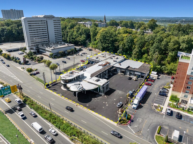 More Photos Of 2143 Rt 4 E, Fort Lee Warehouse For Lease