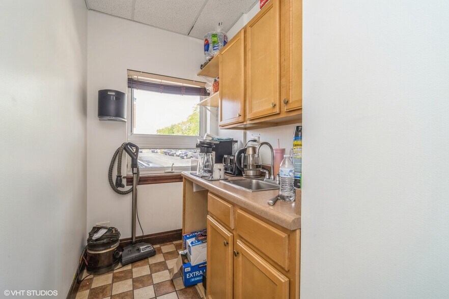 More Photos Of 3425 Dempster St, Skokie Office For Sale