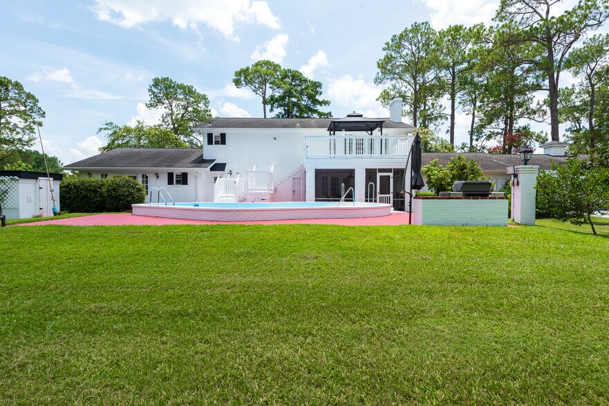 More Photos Of 335 N Main St, Wadley Specialty For Sale