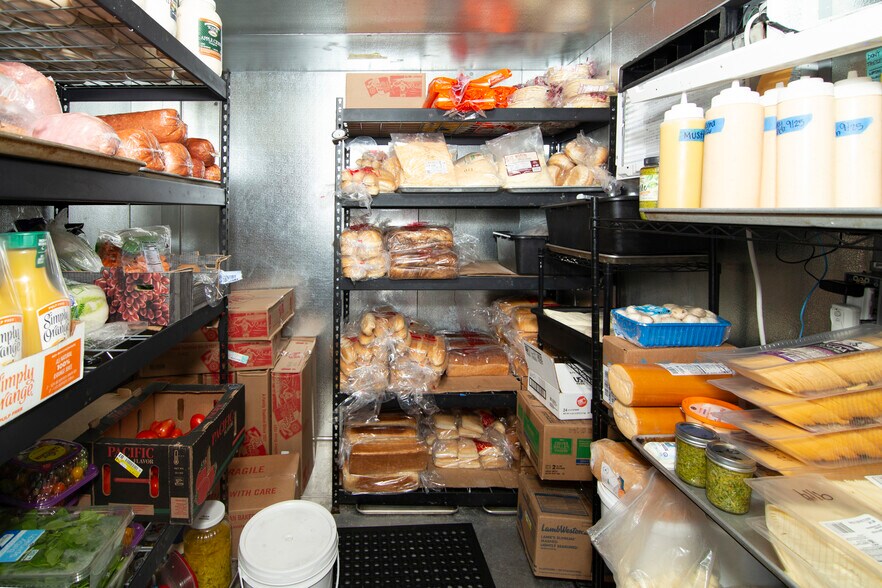 More Photos Of 407 W Main St, Marlow Restaurant For Sale