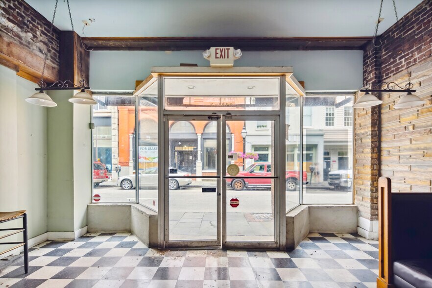 More Photos Of 364 King St, Charleston Storefront Retail Residential For Lease