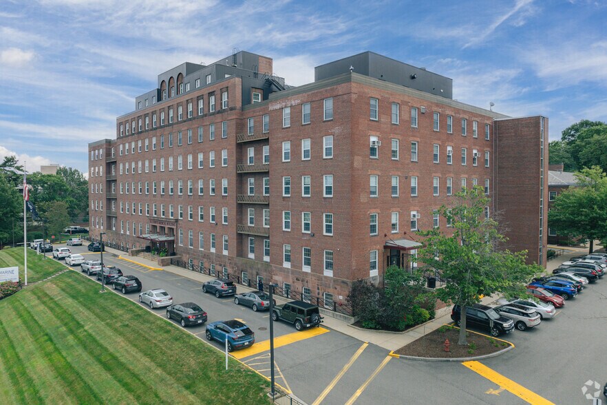 Primary Photo Of 77 Warren St, Brighton Medical For Lease