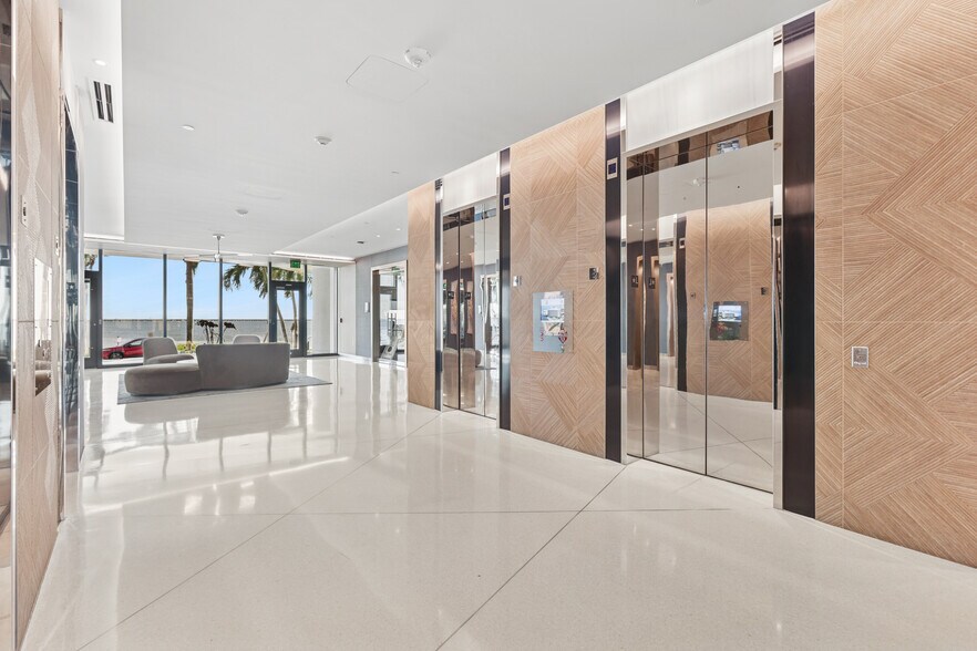 More Photos Of 2502 N Rocky Point Dr, Tampa Office For Lease