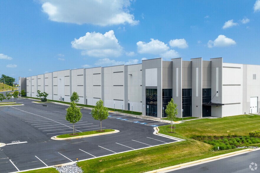 More Photos Of 5177 Williamsport Pike, Martinsburg Warehouse For Lease