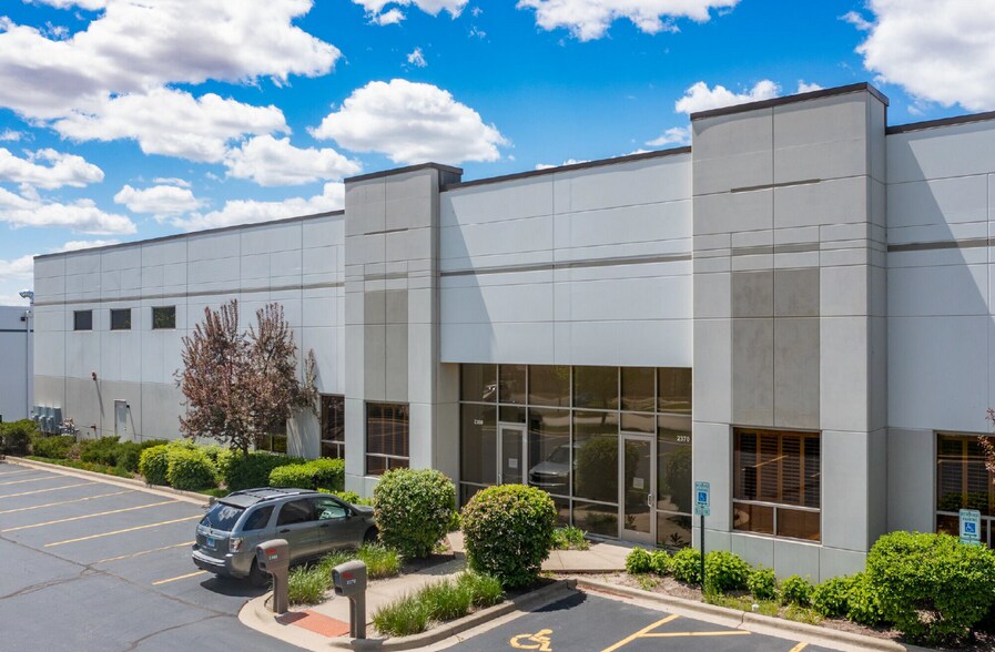 More Photos Of 2360-2380 Vantage Dr, Elgin Warehouse For Lease