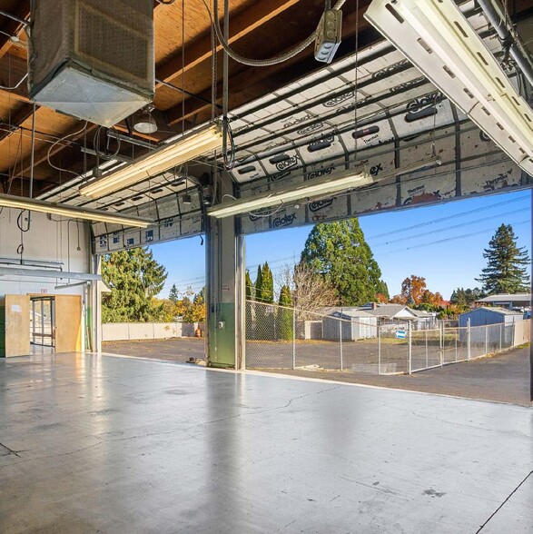More Photos Of 21615 SW Tualatin Valley Hwy, Beaverton Showroom For Sale