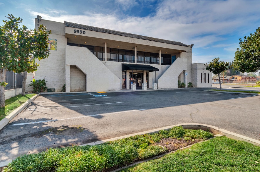 More Photos Of 9590 Magnolia Ave, Riverside Freestanding For Lease