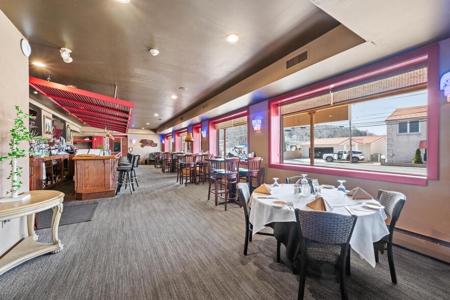 More Photos Of 31 Lakeside Dr, Harveys Lake Restaurant For Sale