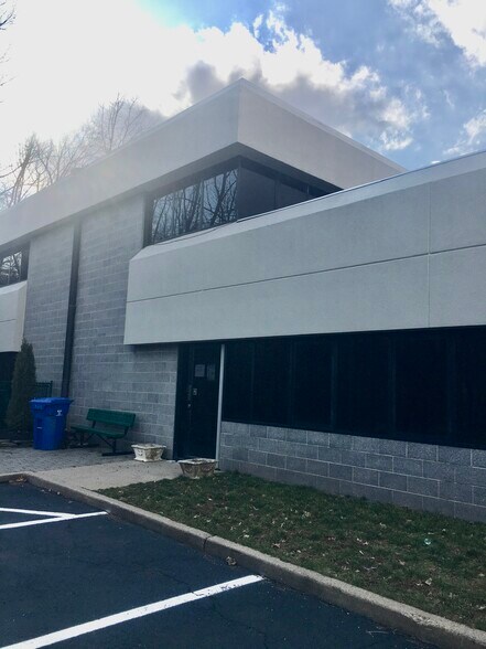 More Photos Of 69 Readington Rd, Branchburg Showroom For Lease