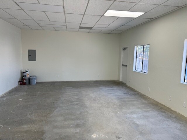 More Photos Of 19445-19449 Ventura Blvd, Tarzana Storefront For Sale