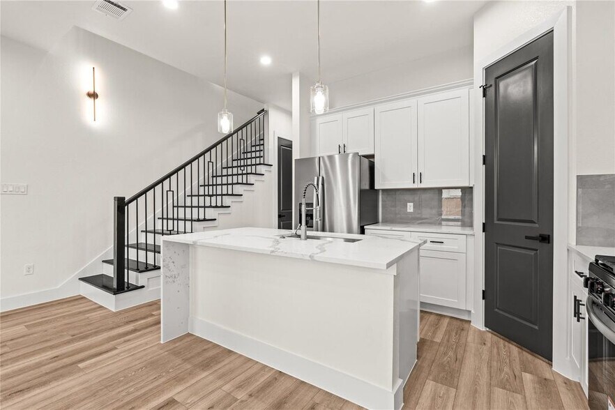 More Photos Of 4521 Newberry St, Houston Multifamily For Sale