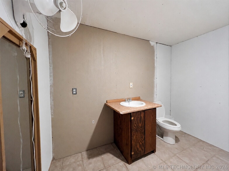 More Photos Of 5268 S Highway 377, Kingston Bar For Sale